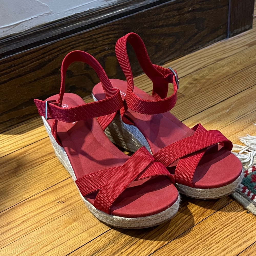 Vivaia Sally Red Wedge Sandals - Picture 3 of 5